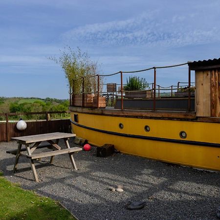 Swallowfield Glamping-Unsinkable Yeovil Exterior photo