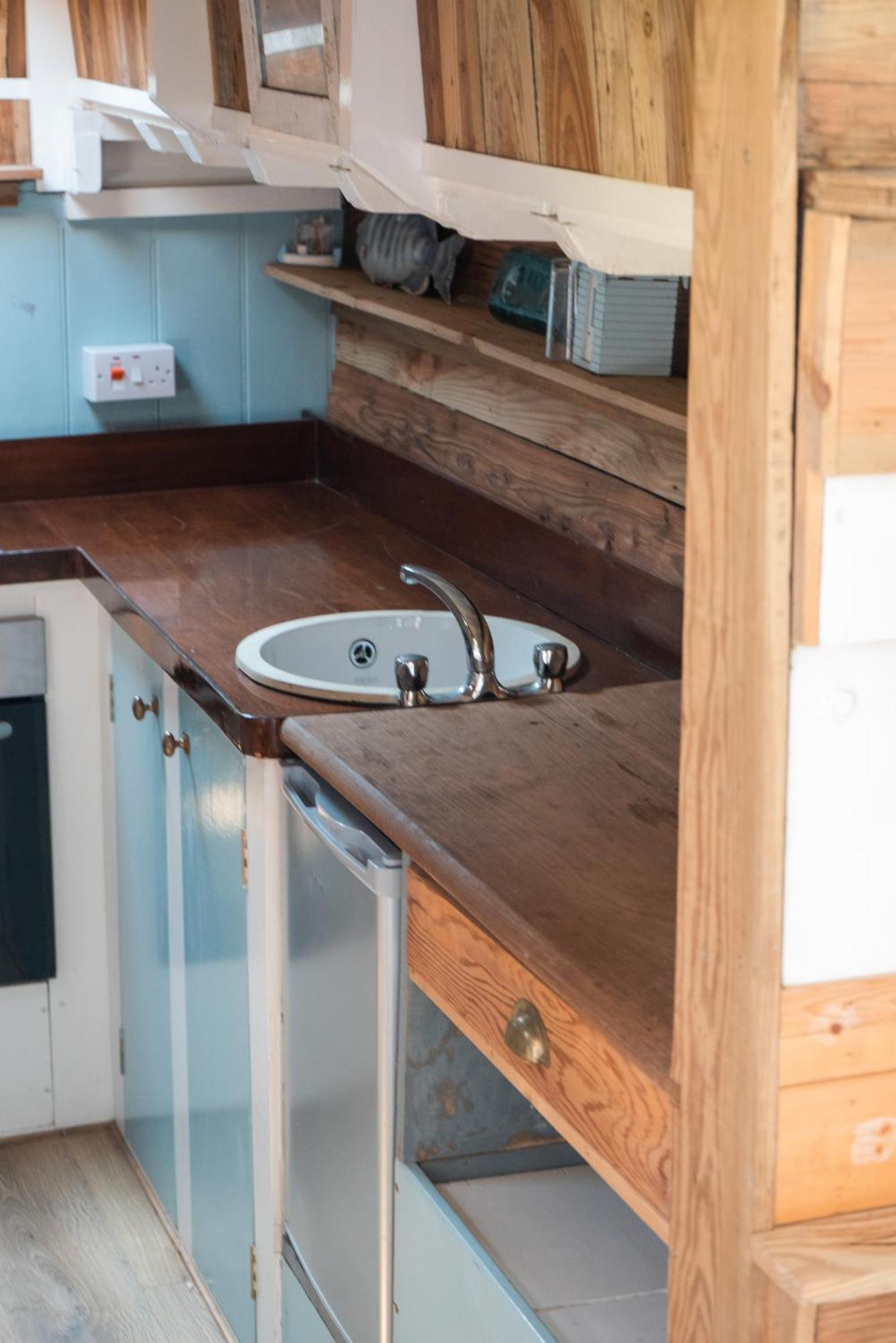 Swallowfield Glamping-Unsinkable Yeovil Exterior photo
