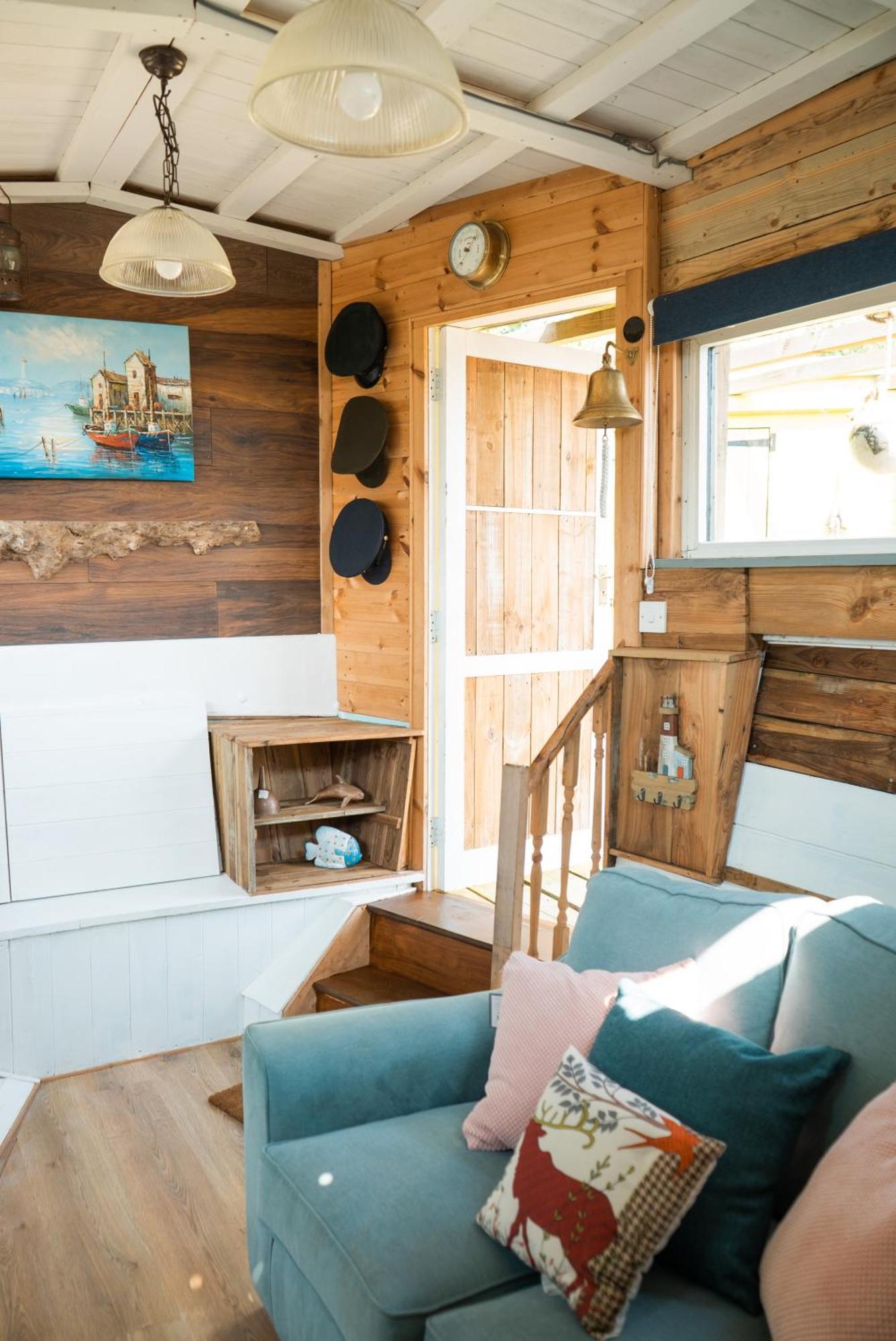 Swallowfield Glamping-Unsinkable Yeovil Exterior photo